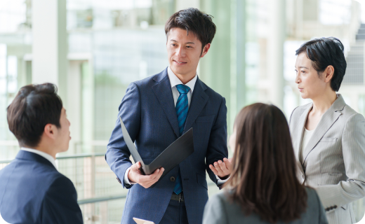 現場での営業活動や人材育成などもサポート。